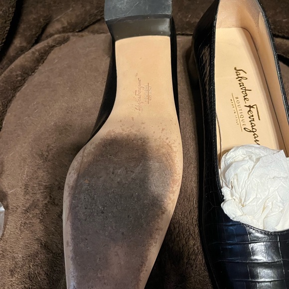 Women’s Salvatore Ferragamo
Low chunky heels black size 8.5 3A crocodile print - Picture 3 of 9